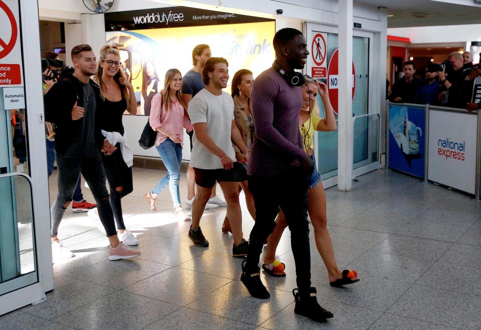  Love Island's final eight contestants arrived home together to a hero's welcome