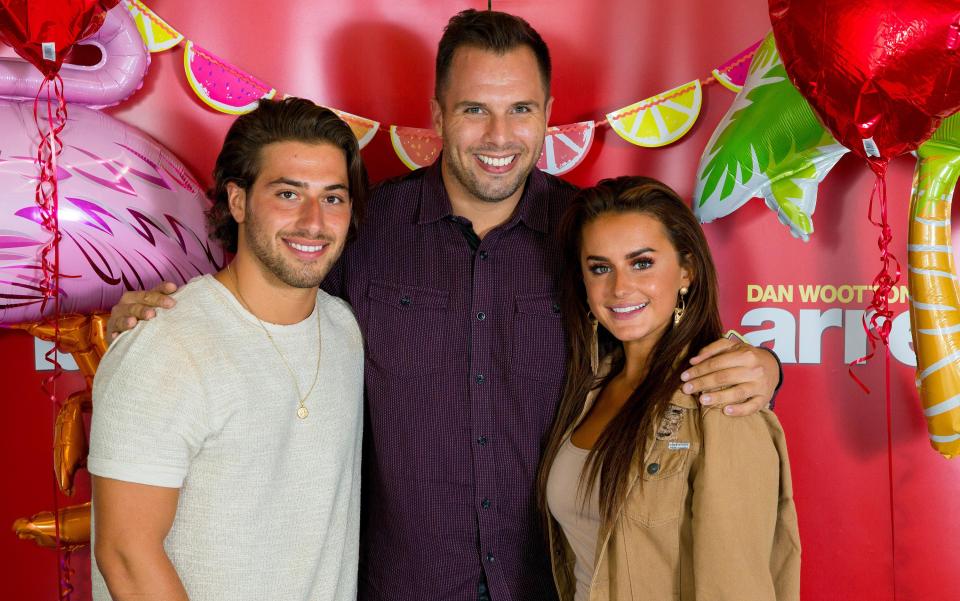  Kem and Amber pose with The Sun's Bizarre Editor Dan Wootton