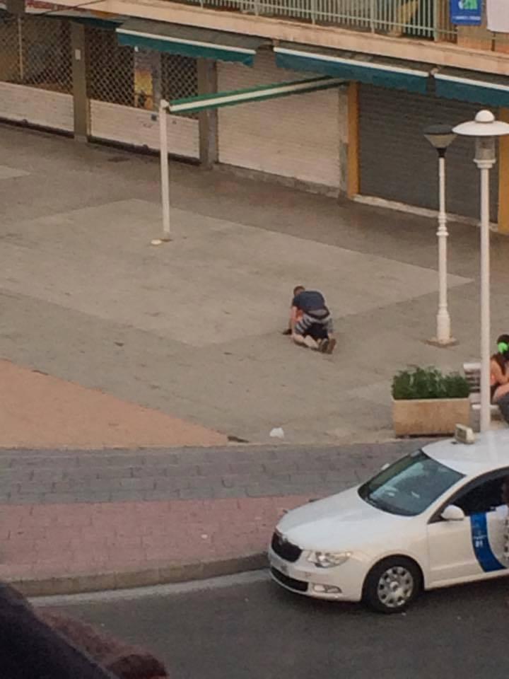  This couple were also seen getting it on on a pavement