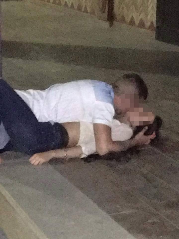  The couple were seen getting cosy on a pavement