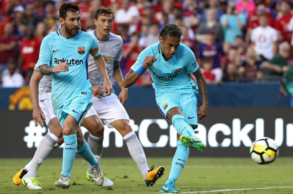  Neymar tucks home Barcelona's first-half goal against Man United