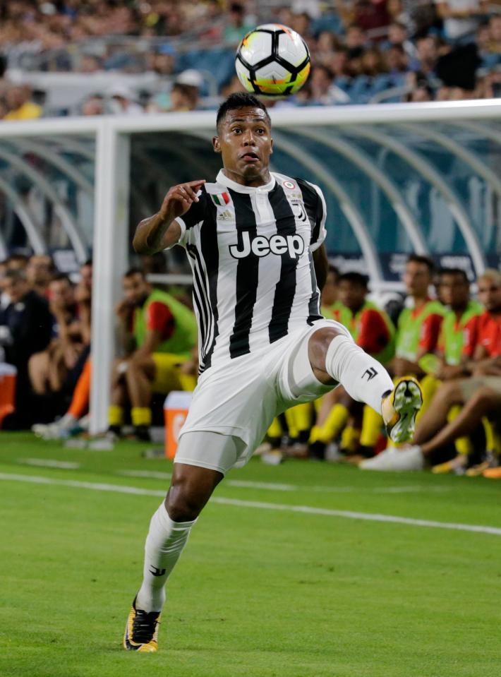  Alex Sandro has been heavily linked with a move to Chelsea