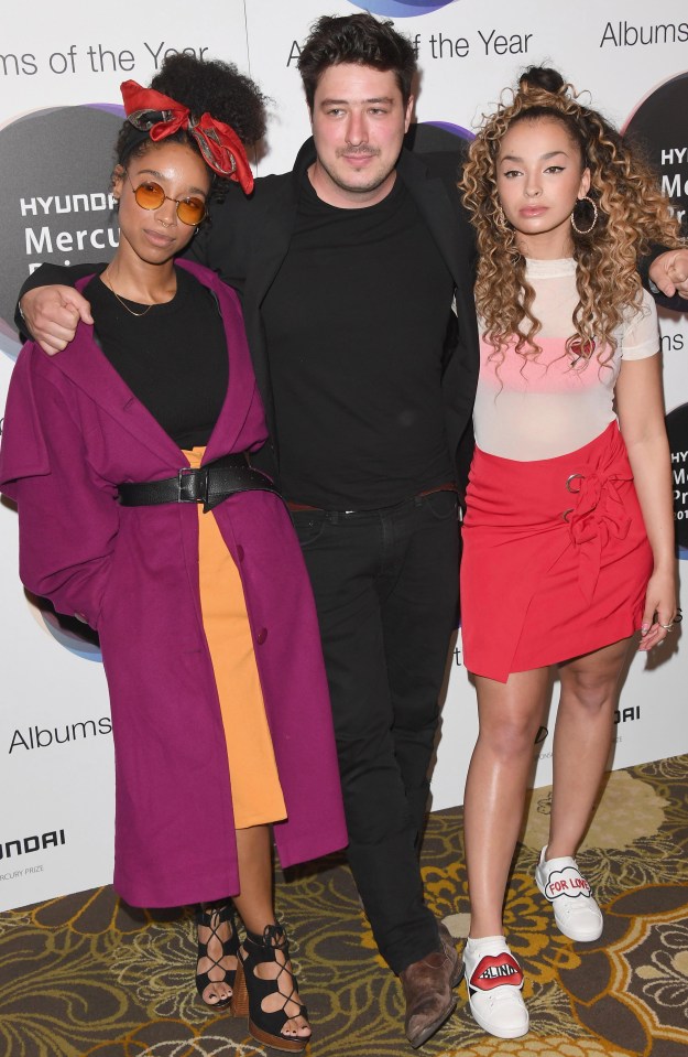 Lianne La Havas and Marcus Mumford pose with Ella