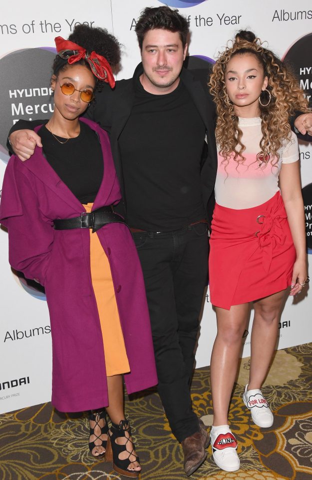  Lianne La Havas and Marcus Mumford pose with Ella