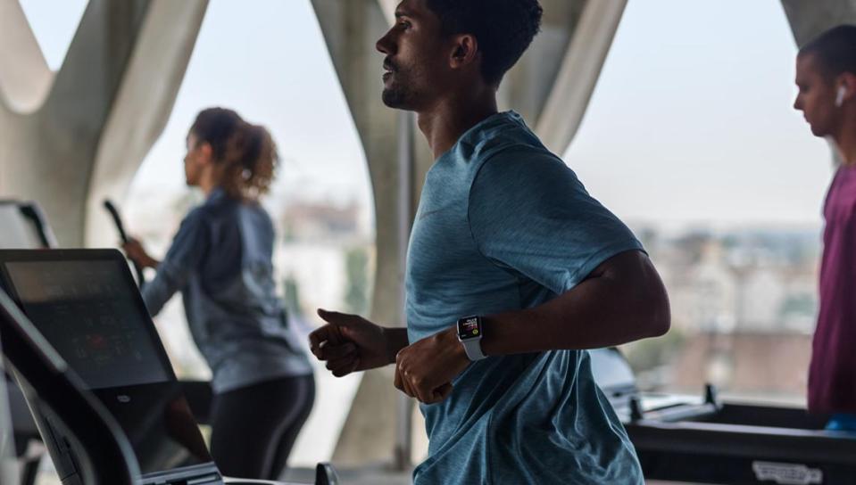  The Apple Watch allows you to compete against your friends with fitness challenges