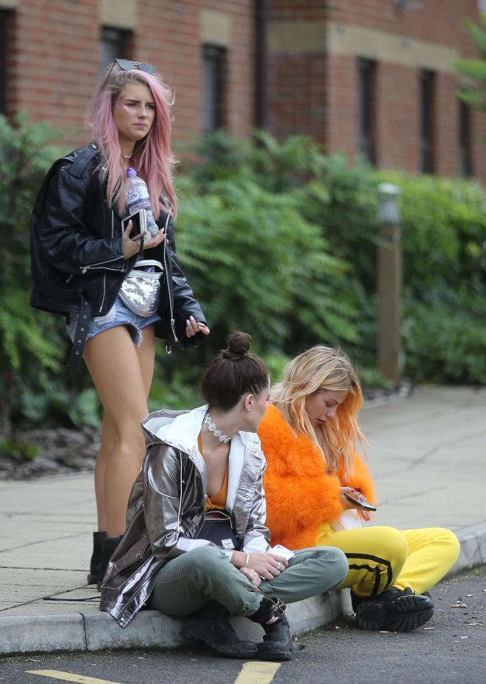  Lottie was pictured with Jess outside of a Premier Inn in Cambridge