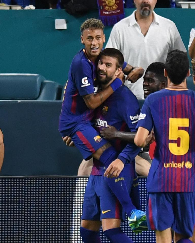  Gerard Pique is urging Neymar to think about staying at Barcelona