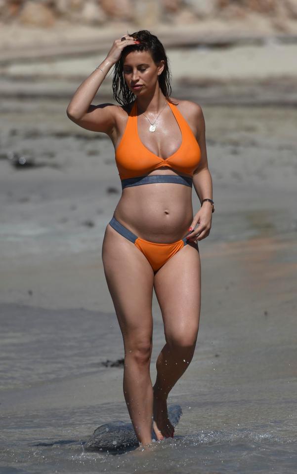  The pregnant TV star looked sensational in orange