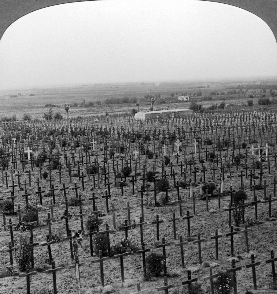  The human cost. Graves at Tyne Cot Cemetery, Passchendaele Ridge at the close of the war. As many as 20,000 troops are buried there