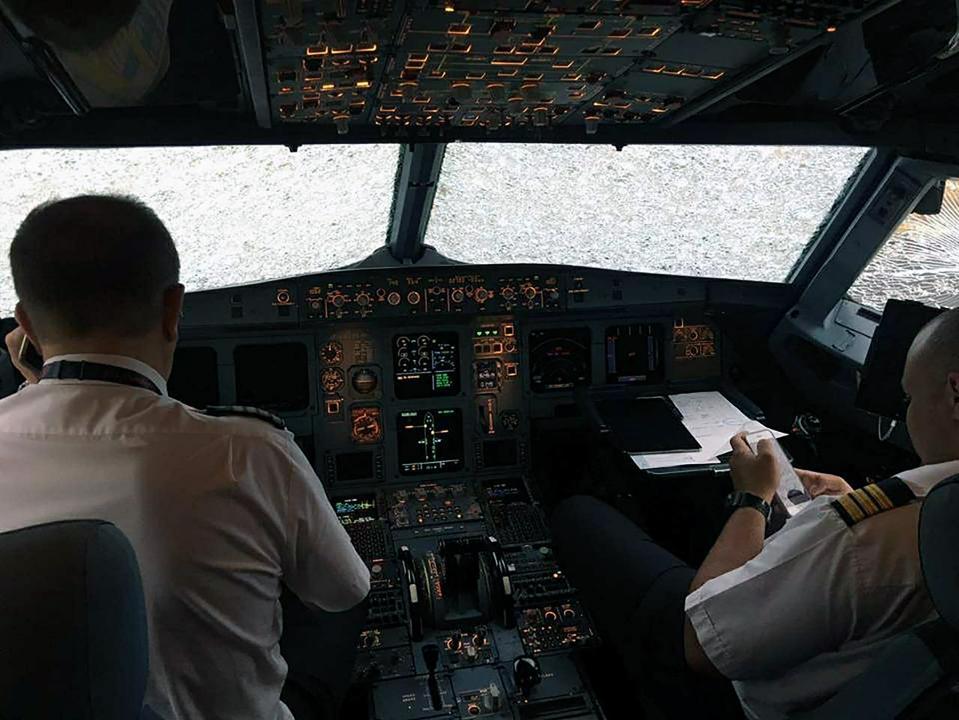  The pilots could not see through the cracked glass