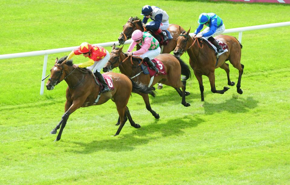  Elizabeth Browning wins at the Curragh