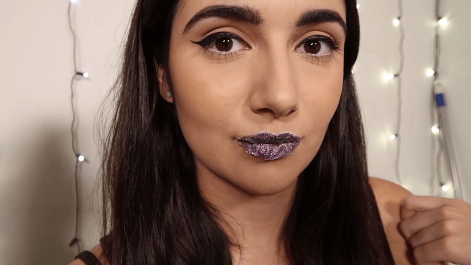  Safiya finished off the look with purple glittery lip gloss