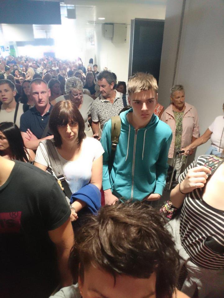  Passenger Nicki Gillon took this picture of the massive queue at Palma Airport