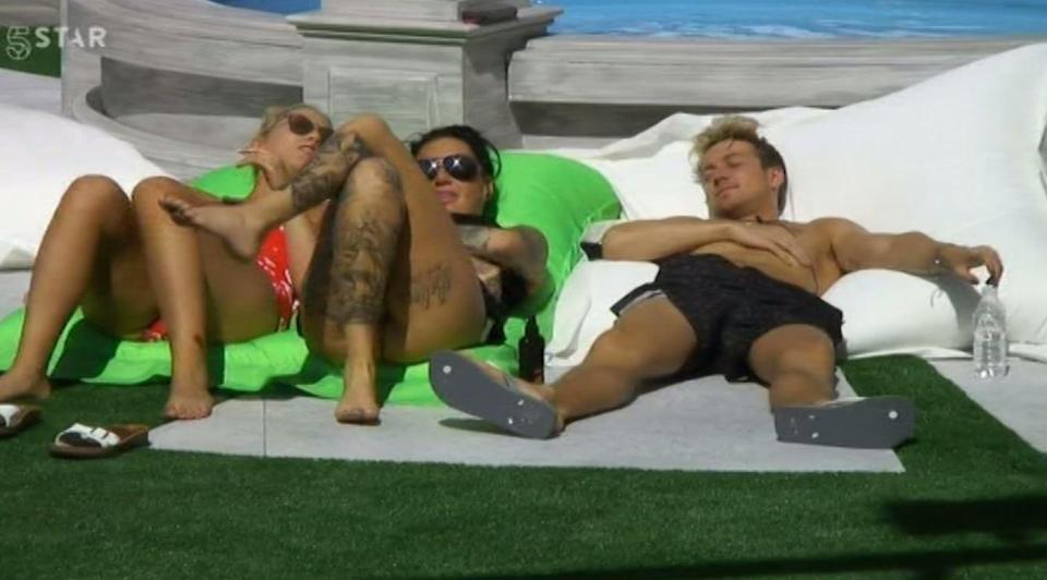  The singer was talking about sex with Jemma Lucy and Sam Thompson during a sunbathing session