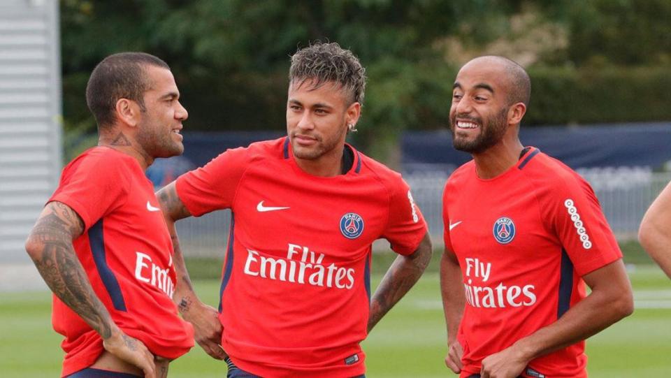  Dani Alves and Neymar trained together with PSG for the first time on Friday