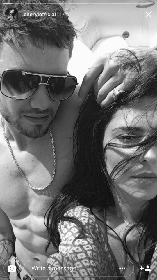  The couple sizzle in a sultry selfie