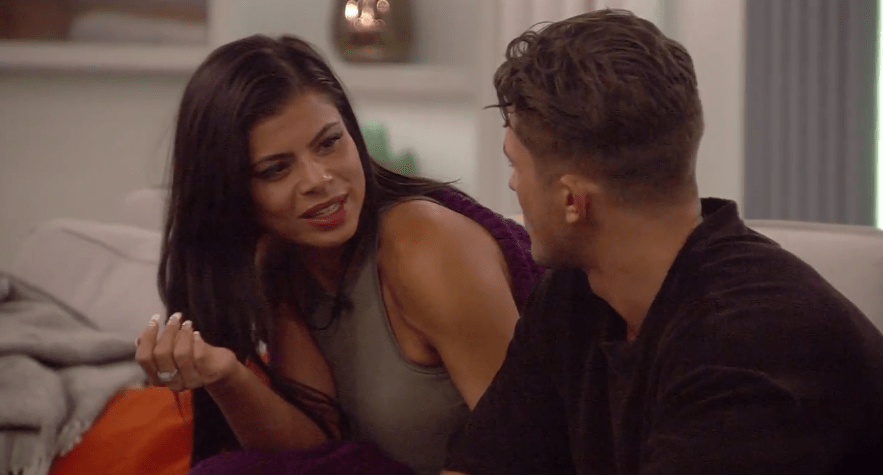  Jordan Davies and Marissa Jade enjoy a flirty conversation on Celebrity Big Brother