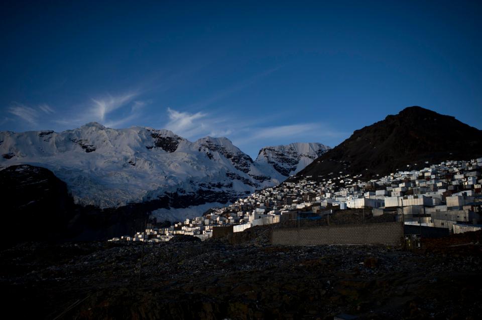  La Rinconada, Peru, was built as a temporary structure and the town has no plumbing, sewage system or rubbish collection