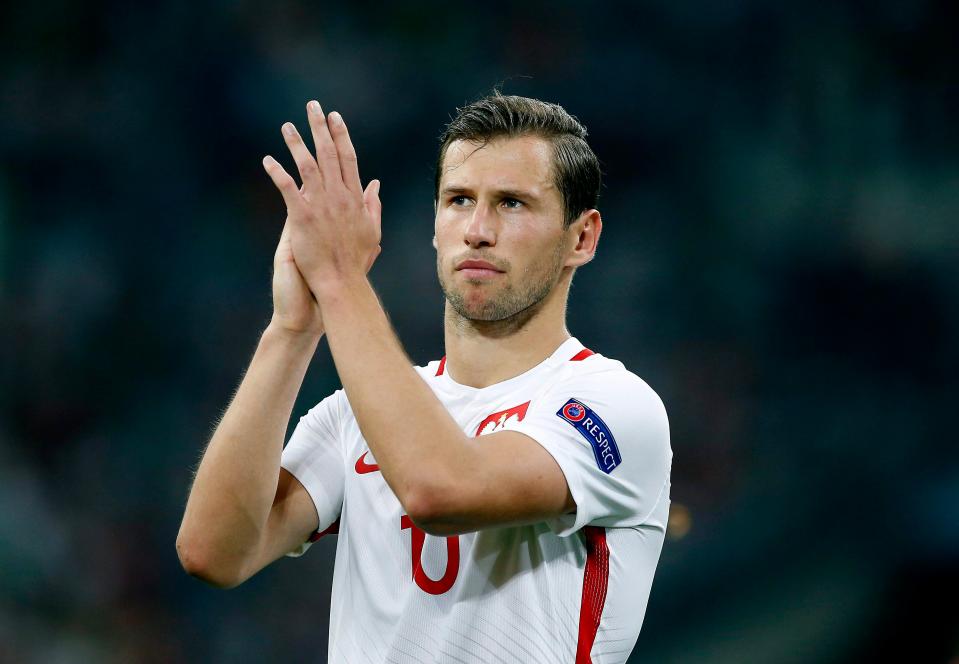  The Blues are now looking at PSG's Grzegorz Krychowiak instead