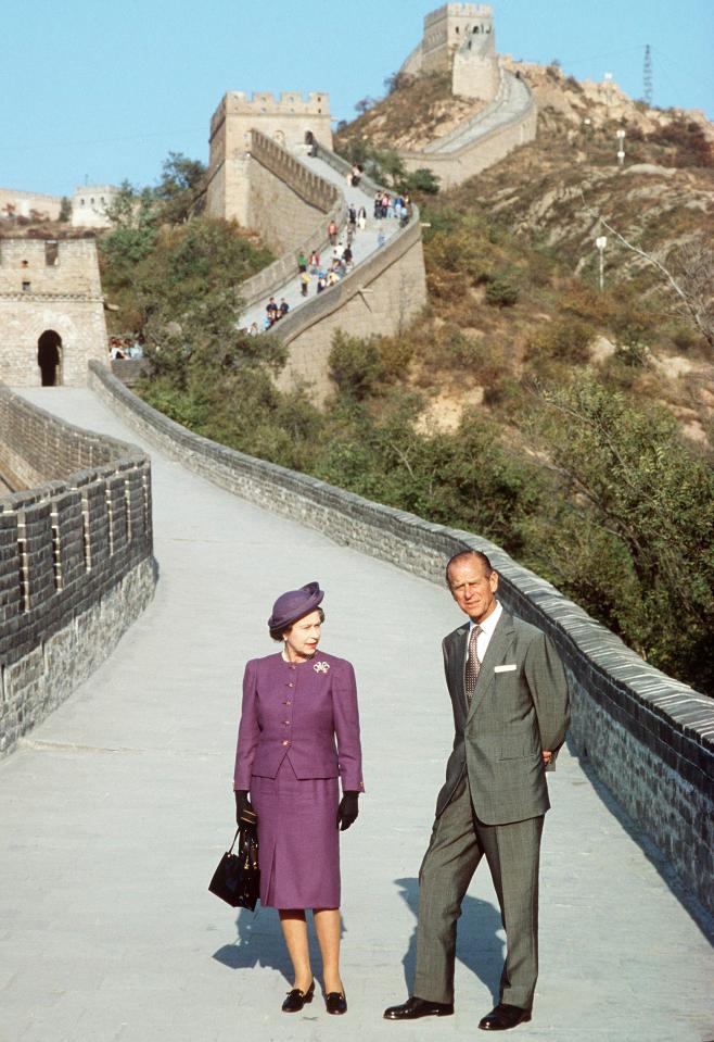  Prince Philip with the Queen visit the Great Wall of China, October 1986