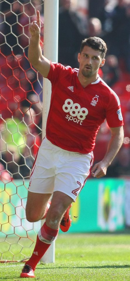  Could Eric Lichaj be on his way to Barnsley?