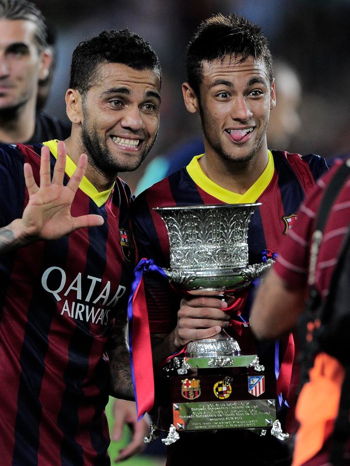  Neymar convinced Alves to move to the French capital