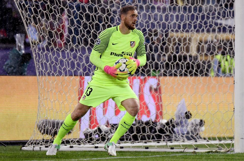  Paris Saint-Germain are looking at bringing in Jan Oblak from Atletico Madrid