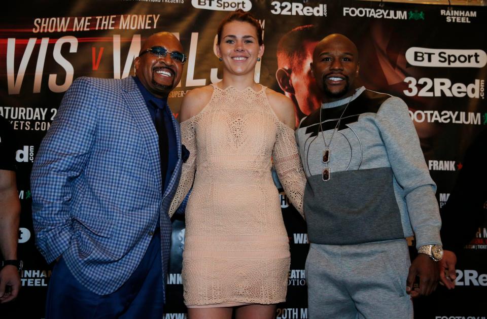  Savannah Marshall with Floyd Mayweather (right) and Leonard Ellerbe (left) last year