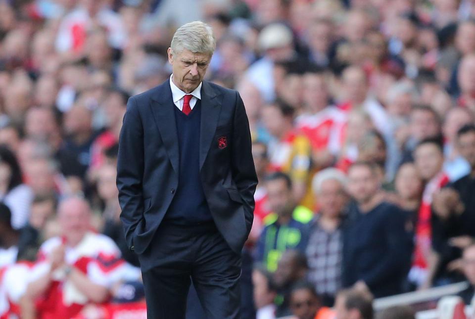  Arsenal boss Arsene Wenger says his squad is "unmanageable"