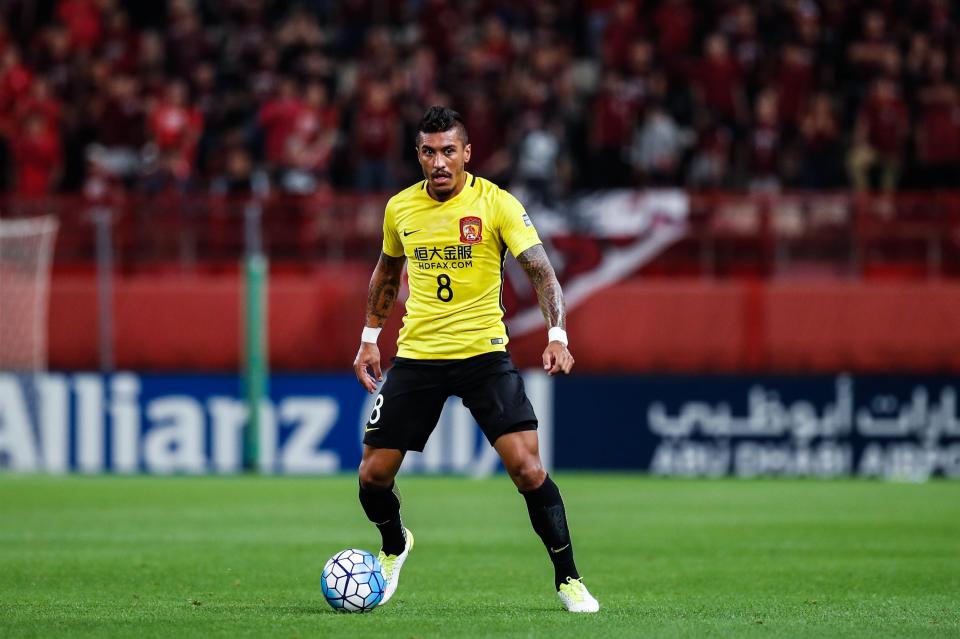  Guangzhou Evergrande midfielder Paulinho is in advanced talks over a move to Barcelona