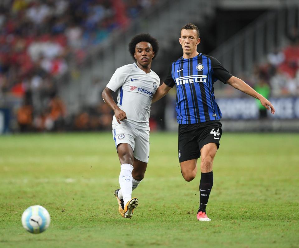  Mourinho wants to breing in Inter Milan winger Ivan Perisic (right)