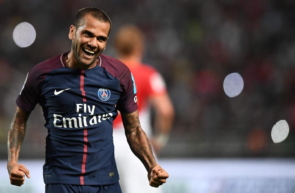  Dani Alves' entrance spells bad news for Aurier