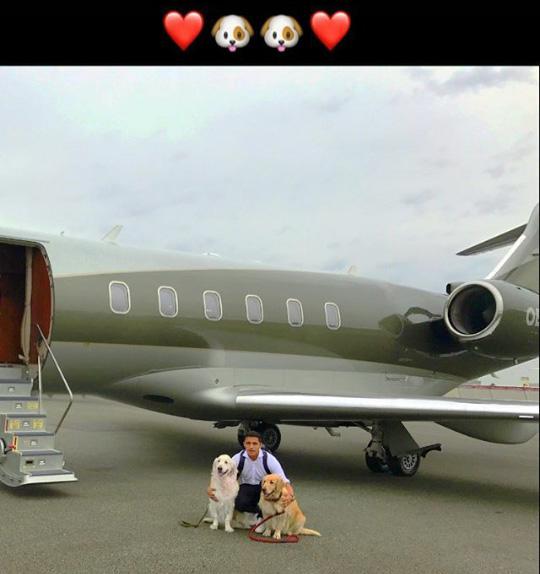  Alexis Sanchez had earlier shown him arriving back in England ahead of his return to Arsenal training