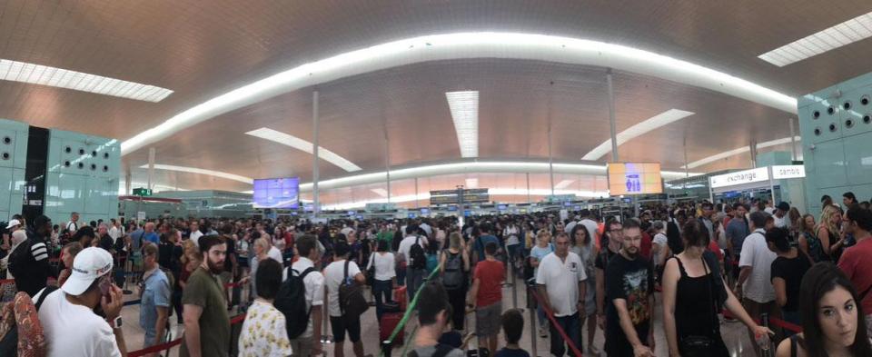  Huge queues at Barcelona airport caused travel chaos for people trying to get in and out of the popular holiday destination