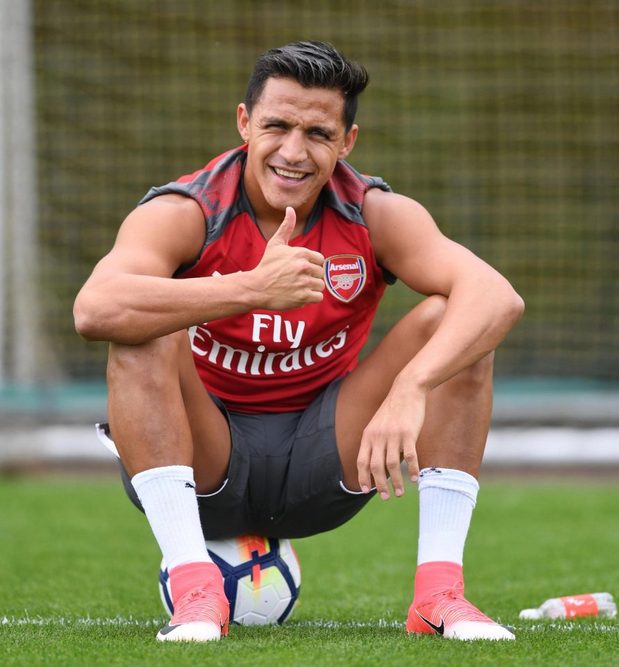  Alexis Sanchez returned to Arsenal training on Tuesday morning