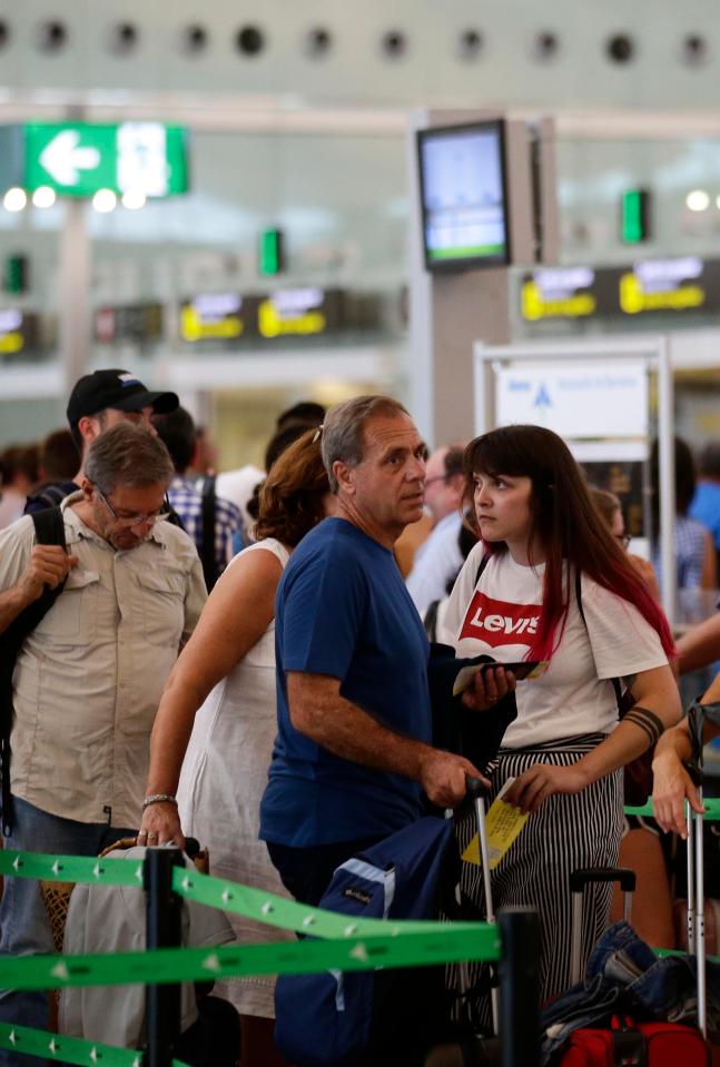  Passengers face even longer waits at El Prat Airport after security staff voted for an all-out strike later in August