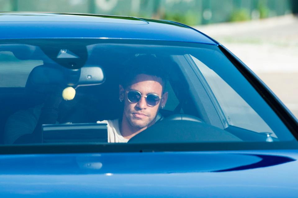  Neymar arrives at Barcelona for training but was given permission to leave