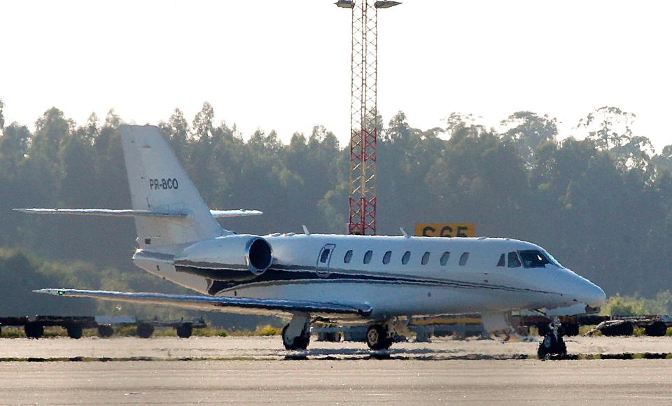  Neymar arrived on his private jet with French press reporting he was there for a medical