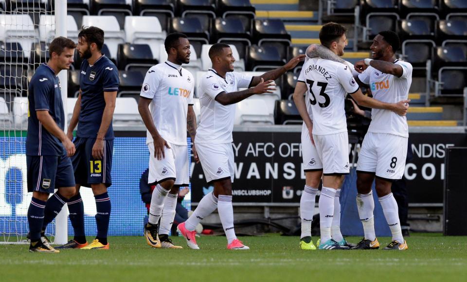  Federico Fernandez celebrates with his team-mates after netting against the Serie A side