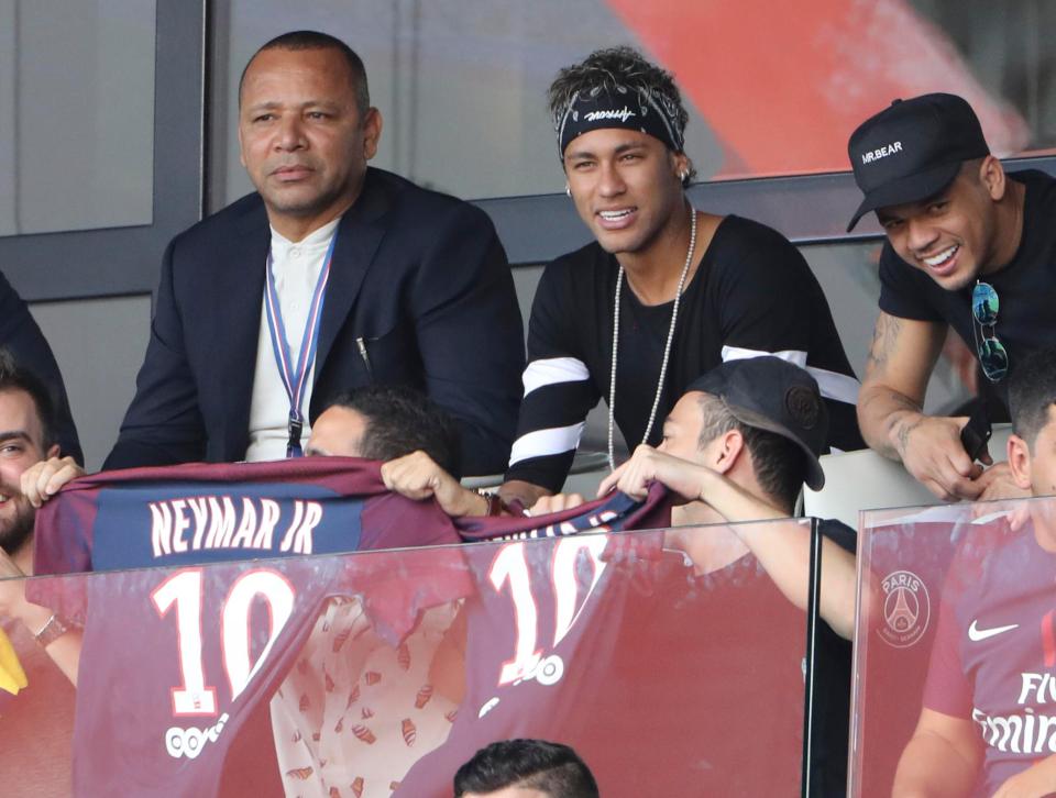  Neymar and his father watch PSG's game with Amiens on Saturday