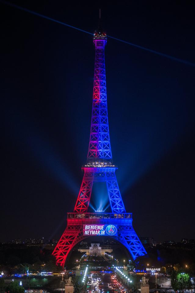  Paris celebrates the arrival of Neymar by lighting Eiffel Tower in PSG colours