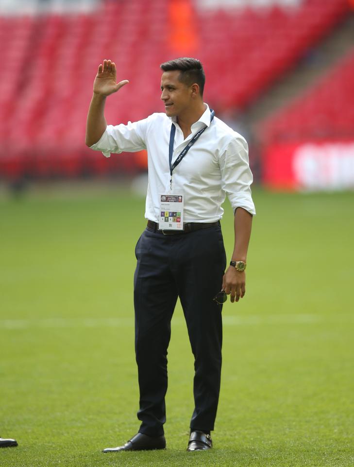  Alexis Sanchez walked out on the pitch at Wembley ahead of Arsenal's Community Shield clash