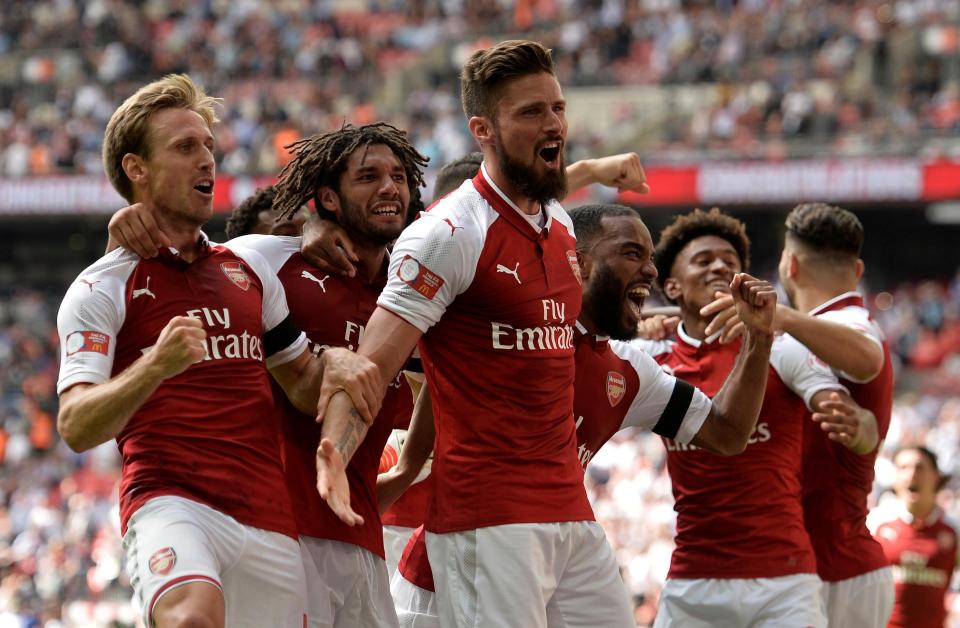  Arsenal's Olivier Giroud celebrates with teammates after scoring the winning penalty during the shootout