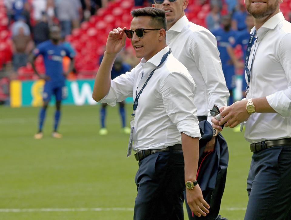  Alexis Sanchez wants to make a move to Manchester City, according to reports