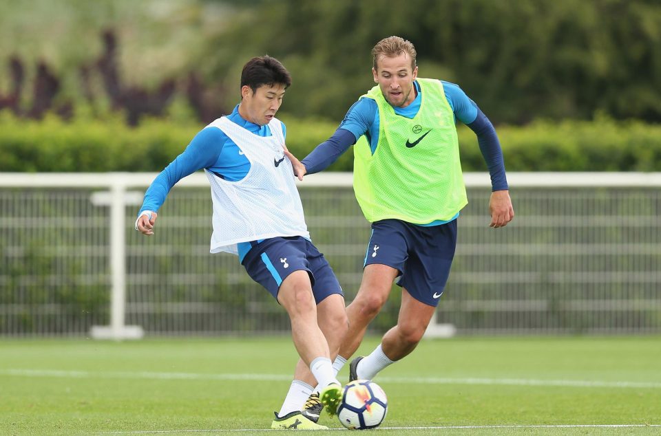  Harry Kane pressured Heung-min Son for the ball