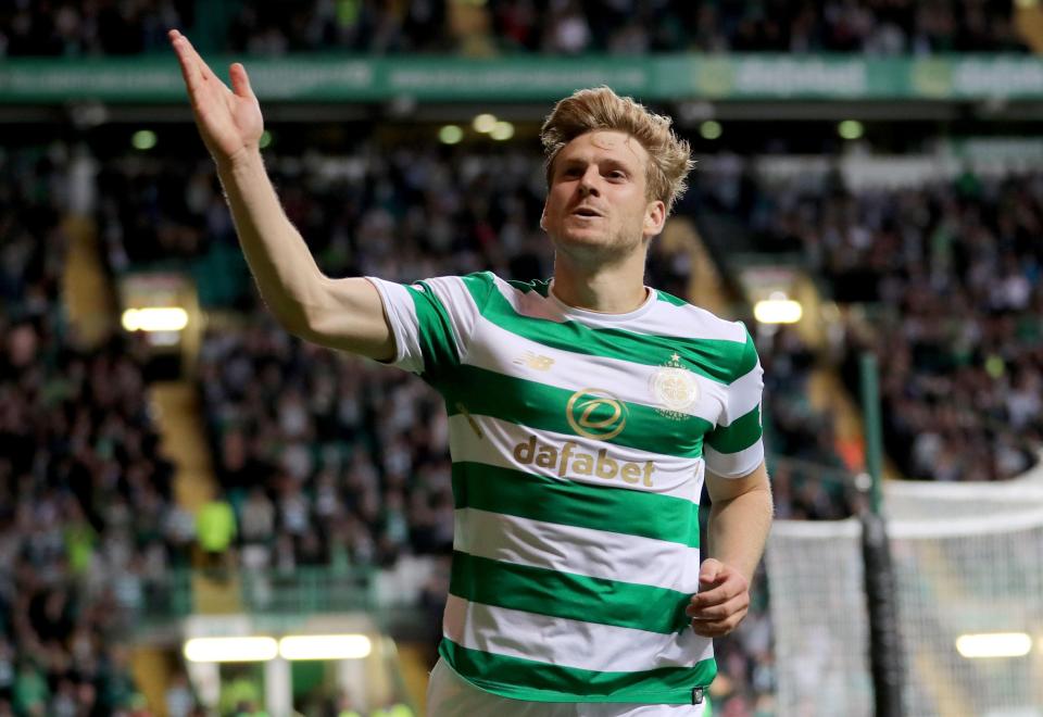  Celtic winger Stuart Armstrong has signed a new contract to stay at Celtic