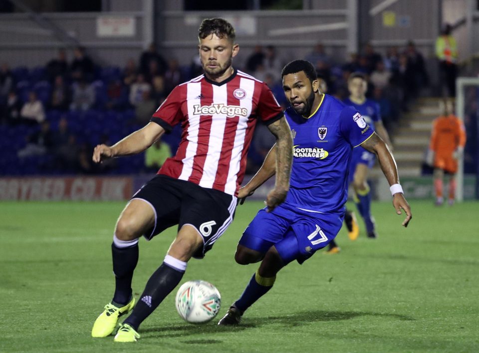 Harlee Deen is still showing committed to Brentfor, says boss Den Smith - but will not sklipper the side while his future is uncertain