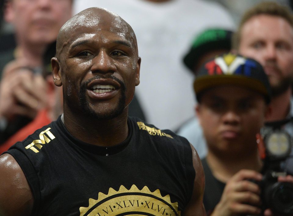  Floyd Mayweather is the heavy favourite with bookies to beat boxing rookie Conor McGregor