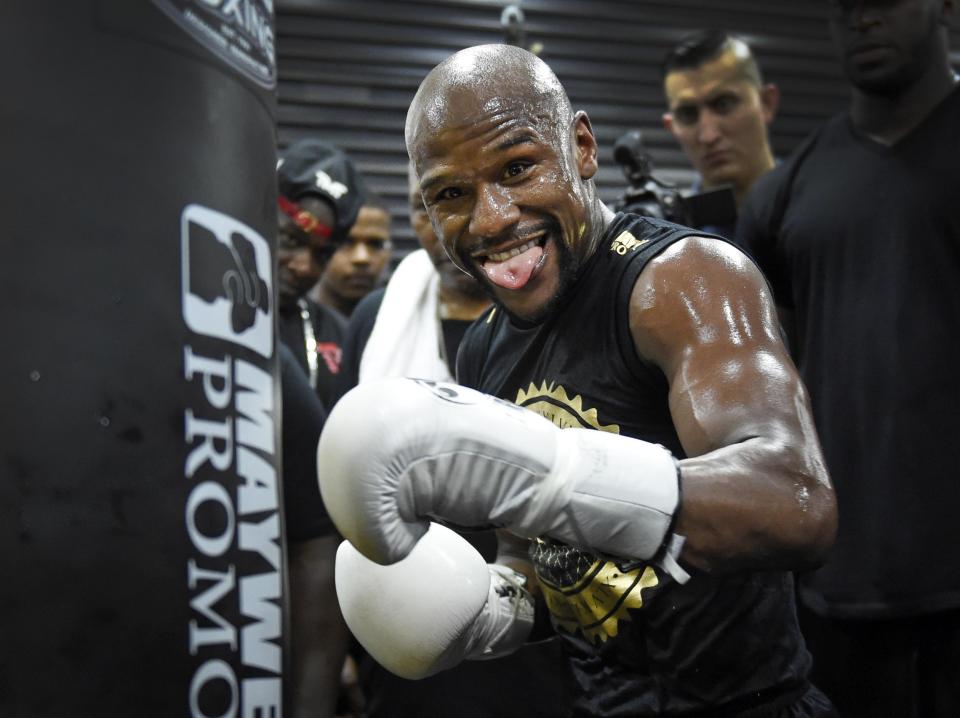  Mayweather reportedly kicked everyone out of the gym afterwards