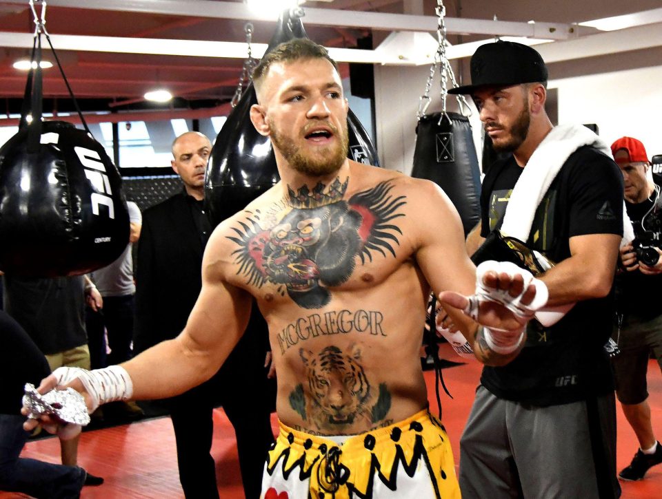  Irishman Conor McGregor insists he will beat Floyd Mayweather inside two rounds